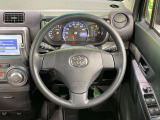 インテリアに合わせたデザインのステアリングは、運転される方のことも考え、運転しやすい形状、大きさです。是非一度、実際に触ってお確かめください。