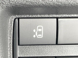 【パワースライドドア】スマートキーや運転席のスイッチでスライドドアの開閉が可能♪電動だから力を入れてドアを開ける必要が無く、小さいお子様でも、重い荷物を持っている時もラクに開け閉めできます♪