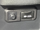 【アクセサリーコンセント】キャンプやスポーツ、アウトドアでのアクティビティはもちろん、災害・停電の際に助けにもなるAC100Vコンセントを装備♪ケータイやタブレット、ゲーム機器の充電にも♪