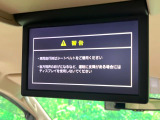【フリップダウンモニター】大画面モニターで後席でもエンタメをお楽しみいただけます。小さなお子様にも大人気の装備です♪