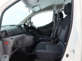 見通しのよいすっきりとした視界で、誰でも運転しやすいです。運転のしやすさは疲れにくさにも繋がりますよ♪