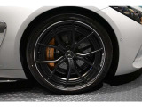 メルセデスの認定中古車「サーティファイドカー」では、万一お車が故障した場合も、ご購入後1年間もしくは2年間※は走行距離にかかわらずメルセデス・ベンツ正規サービスネットワークで無料修理いたします
