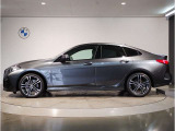 BMWではロングホイールベースの採用をしており、すべての車種に適用され、走行中の安定感の向上されております。また室内空間の広さにも貢献しております。