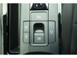 【電動パーキングブレーキ】オートモードのときは、シフトレバーの操作に応じてパーキングブレーキが自動で作動♪
