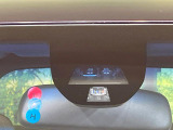 【シティブレーキアクティブシステム】低速走行中に前方の車両等を認識し、衝突しそうな時は警報とブレーキで衝突回避と被害軽減をアシスト。より安全にドライブをお楽しみいただけます。