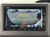 【バックモニター】後ろのカメラの映像をモニターに映し出すことができます。後方の見えない死角や、障害物との距離感をしっかり確認することができます。駐車が苦手な方におすすめです。
