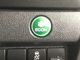 ★ECONスイッチ★ エコドライブを加速しよう!スイッチをONにすると、運転の仕方によるロスを抑え込み燃費をよくするようクルマが頑張ります(*^ー^*)燃費向上にチャレンジ♪
