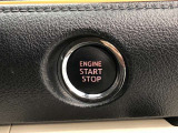 エンジンスタートスイッチです。キーが車内にあれば、エンジンの始動や停止はスイッチを押すだけ!キーを取り出す手間を省き、ワンプッシュで操作できるので簡単でスムーズです。