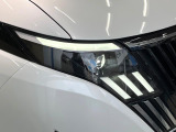 【LEDヘッドライト】悪天候や夜間走行時も良好な視界を確保し安心して運転できる高輝度LEDヘッドライトを装備!点灯速度が早く、消費電力も抑えられています。