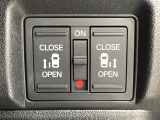 【両側パワースライドドア】スマートキーや運転席のスイッチで後席両側スライドドアの開閉が可能♪電動だから力を入れてドアを開ける必要が無く、小さなお子様でも簡単に開け閉めでき快適です♪