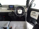 視界良好、操作しやすい運転席です。