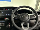 使いやすく運転しやすいレイアウトの運転席周り。