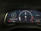 視認性に優れたメーターを採用しており、走行中でも車速や情報が分かりやすく表示されます。運転時の視線移動をむりのない範囲に抑え、快適で安心感のあるドライブをサポートします。