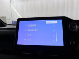 オーディオ機能とスマホ連携機能を搭載。スマホと車がつながります。AM/FMチューナーは標準装備です。