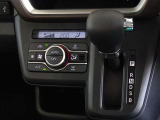 車内を快適に、オートエアコンを装備しています。