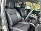 【運転席】座り心地が良いシートなので長時間の運転でも快適にお過ごしいただけます。新品のフロアマットのご注文も可能です。掲載箇所以外にご希望の写真がございましたらお気軽にお問い合わせ下さい。