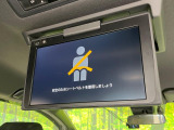 【フリップダウンモニター】大画面モニターで後席でもエンタメをお楽しみいただけます。小さなお子様にも大人気の装備です♪