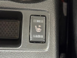 【シートヒーター】シートを温めてくれる暖房機器です!長時間座っていると負担が掛かりやすい背中や腰、または冬場などの寒い日に冷えやすい脚部に快適なぬくもりを伝えます。