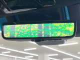 【デジタルインナーミラー】後席の大きな荷物や同乗者で後方が確認しづらい時でも安心!カメラが撮影した車両後方の映像をルームミラー内に表示。クリアな視界で状況の確認が可能です!