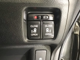 【両側パワースライドドア】両側がパワースライドドアになっており、運転席のスイッチやスマートキーでも開閉が可能です!開口部も広いので乗り降りも楽々♪