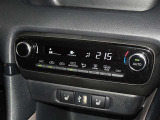 車内を快適に、オートエアコンを装備しています。シートヒーターも装備しています。