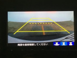【バックカメラ】運転が苦手な方も車庫入れラクラクです!ギアをリバースに入れれば自動的に切り換わりますので、面倒な操作は不要です♪狭い駐車場もお車を傷つけず安心ですね!