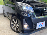 【LEDヘッドライト】悪天候や夜間走行時も良好な視界を確保し安心して運転できる高輝度LEDヘッドライトを装備!点灯速度が早く、消費電力も抑えられています。