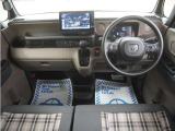 運転にかかわる様々な操作を安全に行えるように視点移動が少なく、操作性に配慮されたスイッチ類が凝縮されたコクピットです。