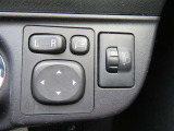 電動格納式ドアミラー付き。 狭い駐車場へ停めた時に、ボタン1つで左右のミラーをたたむ事ができます。