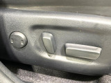 【パワーシート】スイッチ一つで簡単にシートの微調整が可能!電動だから力もいりません!快適なシートポジションにセットして、快適なドライブをお楽しみください。