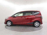 トヨタが中古車選びを変える「TOYOTA認定中古車」。選ぶならトヨタの安心中古車! 1、徹底した洗浄 2、車両検査証明書付き 3、ロングラン保証 且つ、修復歴が無い車です!