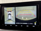 パノラミックビューモニターシステムが付いているので車の上から見た映像が確認できますよ。 一目で車両周辺の情報を確認できますが、直接安全をご確認下さい。
