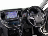 使いやすさや安全性を追求したステアリング周り!高級車ゆえにスイッチ類が多いのも特徴ですね!考え尽くされた配置ですぐに使いこなす事が出来ますのでご安心下さい!是非、体感してみて下さい!!