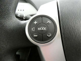 【ステアリングスイッチ】ステアリングから手を伸ばさなくても簡単にオーディオコントロールできますので、安全ですね。