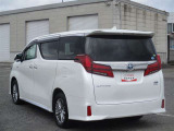 明るく広々、落ち着いた店内では、中古車のご検討・ご購入のほか、携帯電話(au)の購入等、様々なご相談に幅広く応えていきます♪
