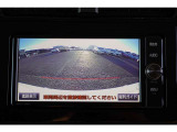 【バックモニター】 後退時に車両の後ろ側を表示します。車庫入れなどでバックする際に安心です。