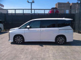 両側パワースライドドア付きだから、狭い駐車スペースなどでの 乗り降りラクラク!小さなお子さまのいるご家庭には嬉しい装備。