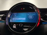 iPhoneを無線で接続して、対応したアプリを車載ディスプレイで使用できる「Apple CarPlay」にも対応