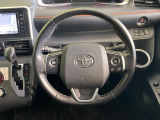 【純正革巻きステアリング】上質な革を使用することで、手にしっかり馴染みとても運転しやすいハンドルです♪