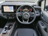 視界が良く操作しやすい運転席 様々なスイッチ類が安全と快適をお届けいたします。