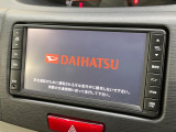 【純正ナビ】人気の純正ナビを装備しております。ナビの使いやすさはもちろん、オーディオ機能も充実!キャンプや旅行はもちろん、通勤や買い物など普段のドライブも楽しくなるはず♪