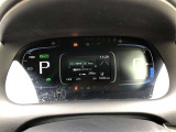 大型メーターで視界も良好な運転席廻りです。運転時の視線移動が少なくて済むので、安全性にも一役かってくれます。