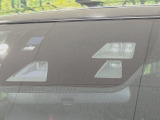 【スマートシティブレーキサポート】低速走行中に前方の車両等を認識し、衝突しそうな時は警報とブレーキで衝突回避と被害軽減をアシスト。より安全にドライブをお楽しみいただけます。