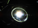 LEDオートヘッドライト&フォグライトを搭載しております。前方を明るく照らし夜間走行時に非常に重宝いたします。