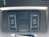 【両側パワースライドドア】スマートキーや運転席のスイッチで後席両側スライドドアの開閉が可能♪電動だから力を入れてドアを開ける必要が無く、小さなお子様でも簡単に開け閉めでき快適です♪