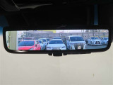 車両後方の視界をクリアに映し出す「デジタルインナーミラー」搭載です。