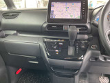 駐車ブレーキは電動式です。オートホールド機能付きで便利ですね