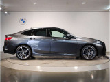 BMWでは重量配分にもこだわりがあり、FRモデルでは50:50とFFモデルでも60:40と前後の重量バランスにこだわり、軽快なハンドリングを実現しております。