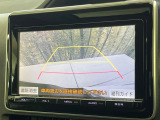 【バックカメラ】駐車時に後方がリアルタイム映像で確認できます。大型商業施設や立体駐車場での駐車時や、夜間のバック時に大活躍!運転スキルに関わらず、今や必須となった装備のひとつです!