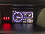 視認性に優れたメーターを採用しており、走行中でも車速や情報が分かりやすく表示されます。運転時の視線移動をむりのない範囲に抑え、快適で安心感のあるドライブをサポートします。